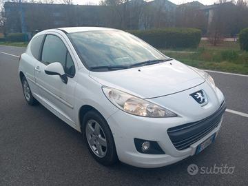 PEUGEOT 207 1,4 BENZINA- OK NEOPATENTATI