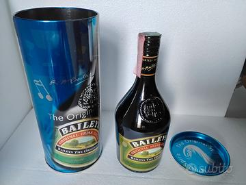 bottiglia di whisky Baileys con scatola