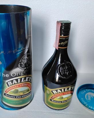 bottiglia di whisky Baileys con scatola