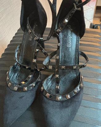 Scarpa alta con borchie ai contirini scamosciate