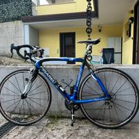 Bici da corsa pinarello in carbonio