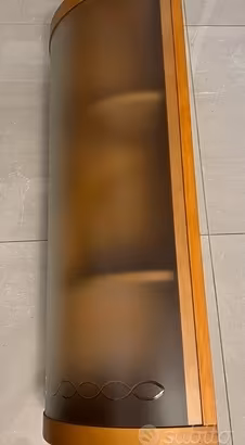 Angoliera in legno color noce con vetro satinato