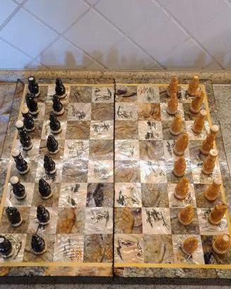 Scacchiera vintage in legno e madreperla