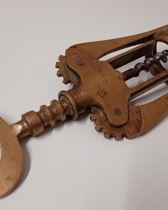 VECCHIO ANTICO CAVATAPPI IN OTTONE 