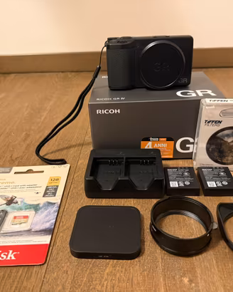 Ricoh gr IV e accessori - garanzia FOWA
