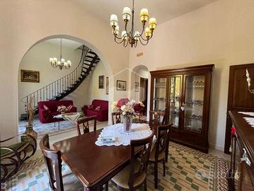 Casa singola in centro con area libera sovrastante