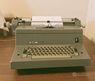 Macchina da scrivere Olivetti vintage 