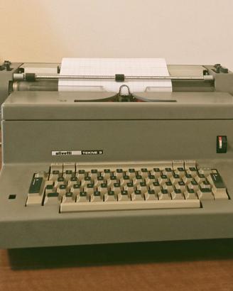 Macchina da scrivere Olivetti vintage 