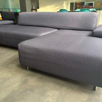 Moroso divano Lowland in tessuto grigio antracite