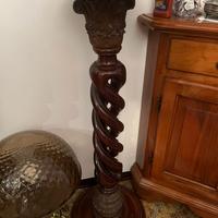 Antica colonna/piedistallo in legno di noce