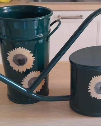 Vaso e annaffiatoio