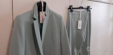 Completo tailleur verde salvia
