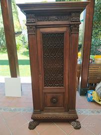 Vetrinetta anni 30 con zampe leonine