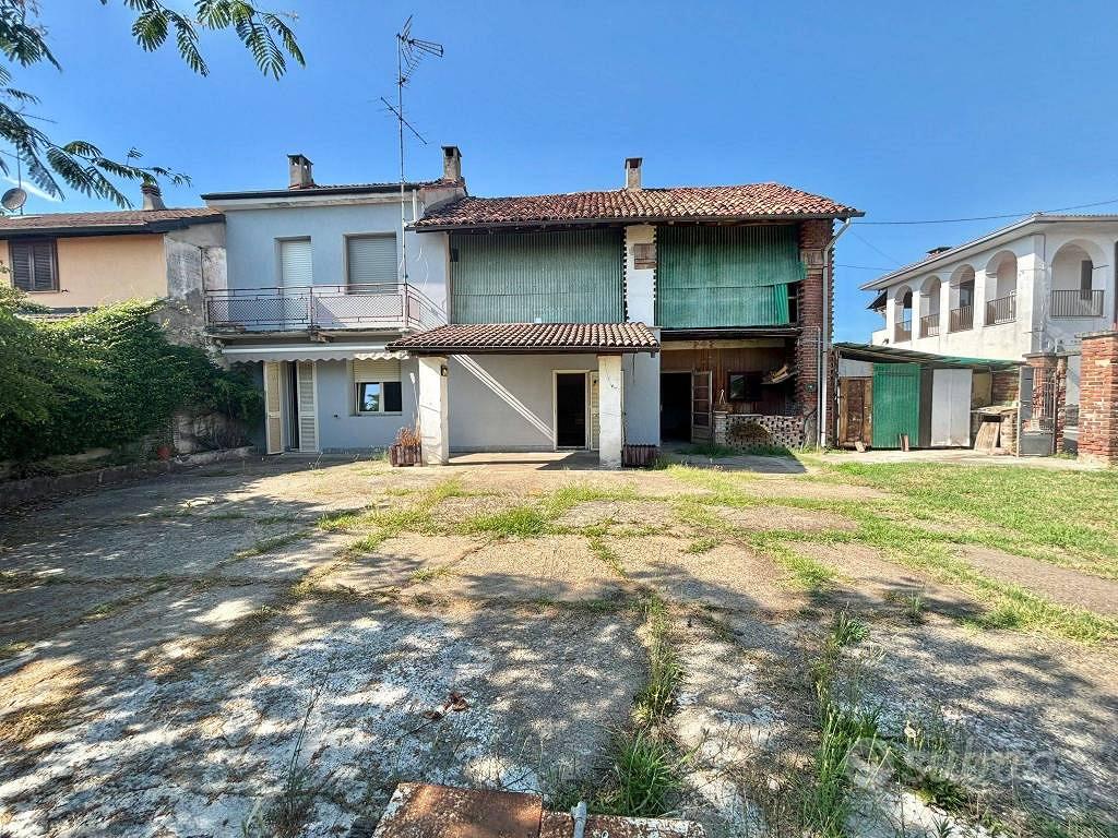 Casa indipendente di 120 m² con 5 locali a Novara