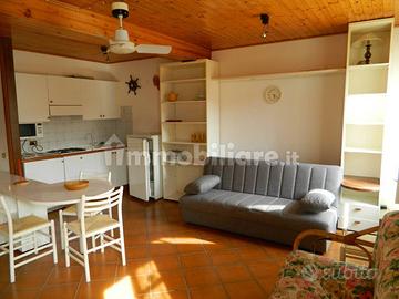 In centro monolocale arredato vista lago