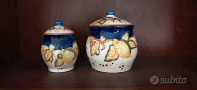 due vasi in ceramica artigianali