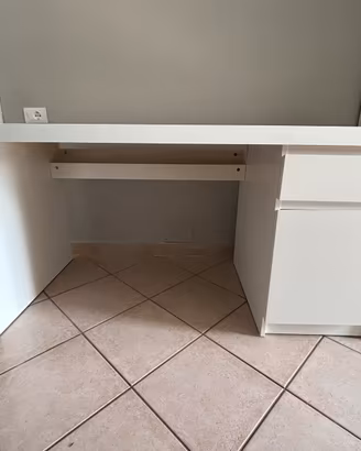 SCRIVANIA MALM IKEA – 140 × 65 × 73 cm
