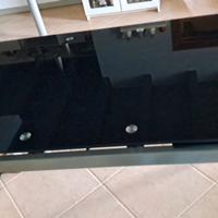 Tavolo nero in vetro