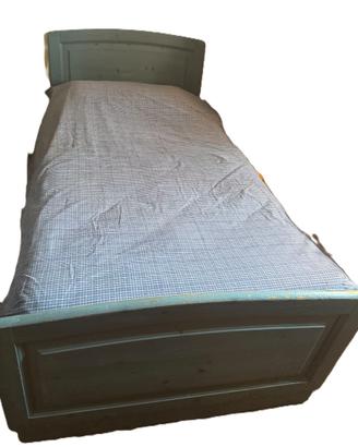 Letto singolo con materasso in legno colorato