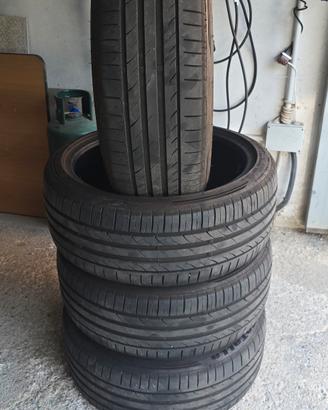 Gomme 225 40 r19 estive