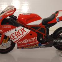 Modellino Ducati SBK die cast 1/18