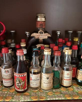 50 bottiglie piccole di liquori vintage