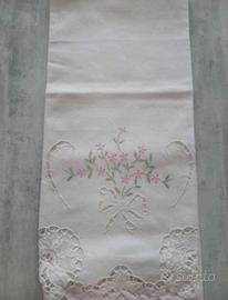 Tenda ricamata 110x70