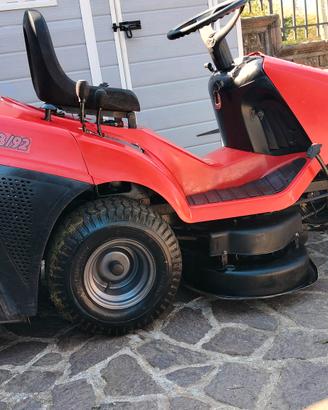 trattorino tagliaerba 