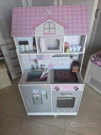 Casa delle bambole + cucina in legno