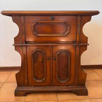 Piccolo mobile antico