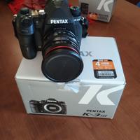 Fotocamera Pentax K-3III con obiettivi Pentax
