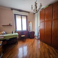 Armadio guardaroba anni ’50–’60 in legno, 12 ante