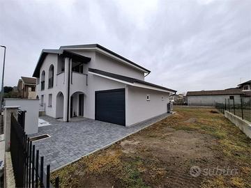 Villa a Borgolavezzaro