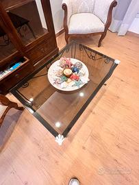 Tavolino in ferro battuto con piano in vetro