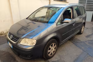 Volkswagen Touran 2.0 16V TDI DSG Highline