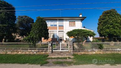 Arqua' polesine, villa bifamiliare in ottime condi