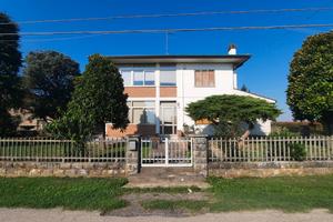 Arqua' polesine, villa bifamiliare in ottime condi