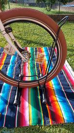 PORTA BICI A TERRA 1 POSTO PIEDISTALL. 