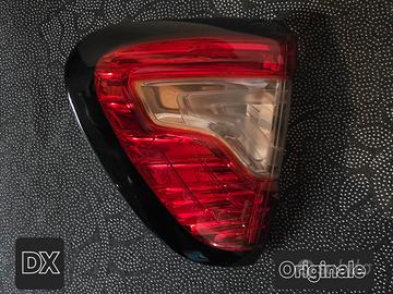 FANALINO  PORTELLONE  DX Renault Captur  2015