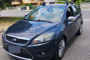 Ford Focus station wagon 