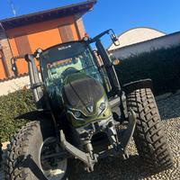 Trattore agricolo Valtra