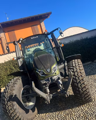 Trattore agricolo Valtra