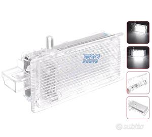 PLAFONIERA LED PER PORTAOGETTI O BAGAGLIAIO BMW E4