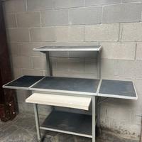 Carrello da lavoro in metallo con ruote e ripiani