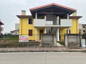 Bevilacqua centro: appartamento al piano terra