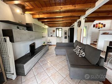 UNICO A COLICO: Bilocale/Open Space su 2 P