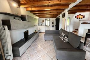 UNICO A COLICO: Bilocale/Open Space su 2 P