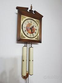 Simpatico e funzionale  piccolo pendolo da parete