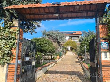 Casa vacanza con giardino, terrazza e piscina