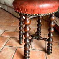 Sgabello vintage con seduta in pelle